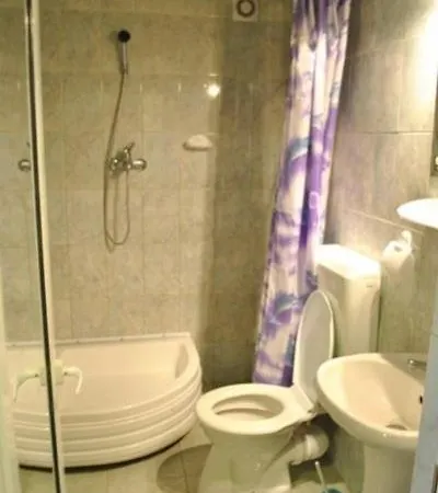 Arta Hotel 2*