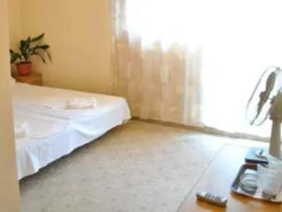 Arta Hotel 2*
