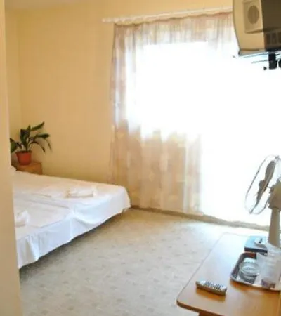 Arta Hotel